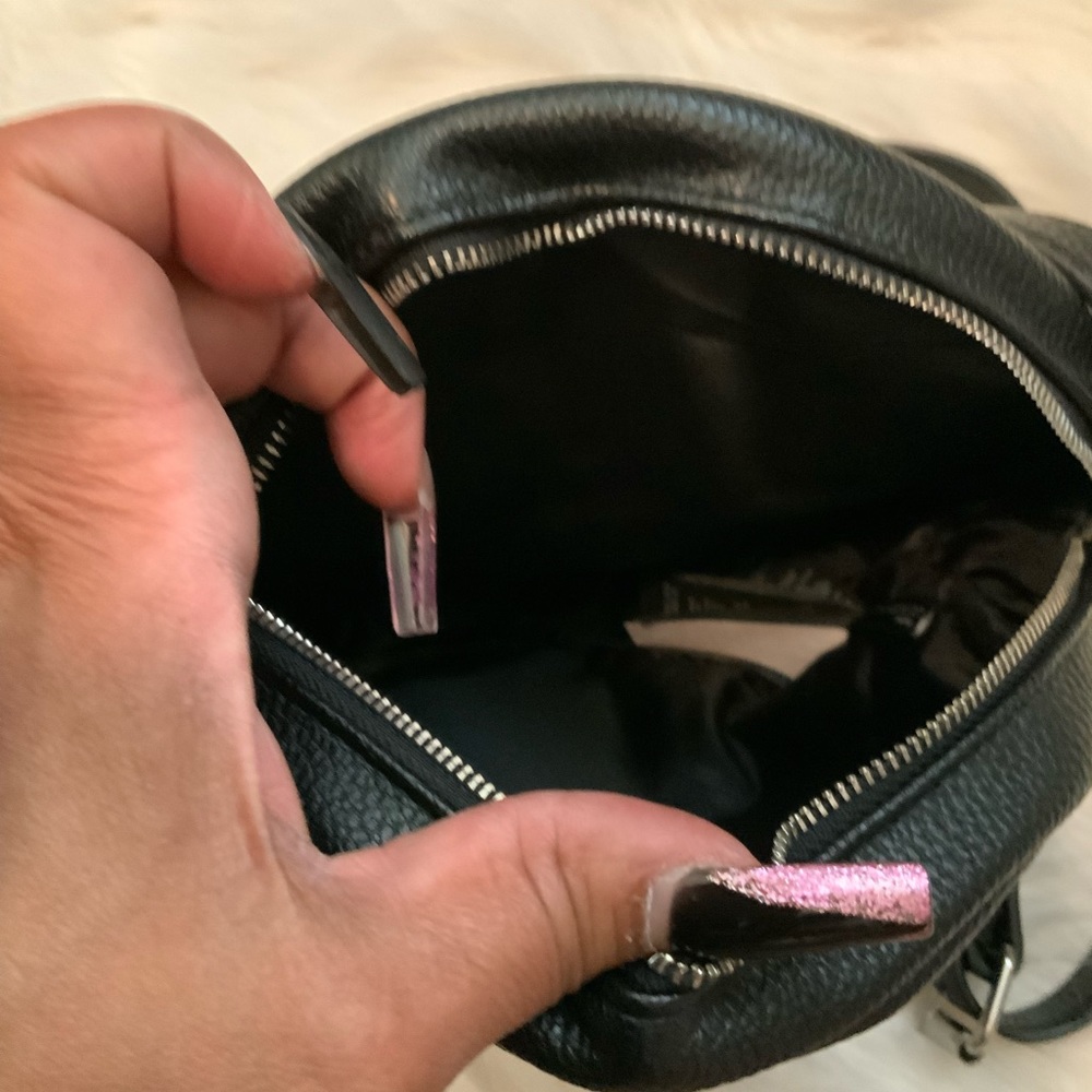 Crossbody - Picture 3 of 4